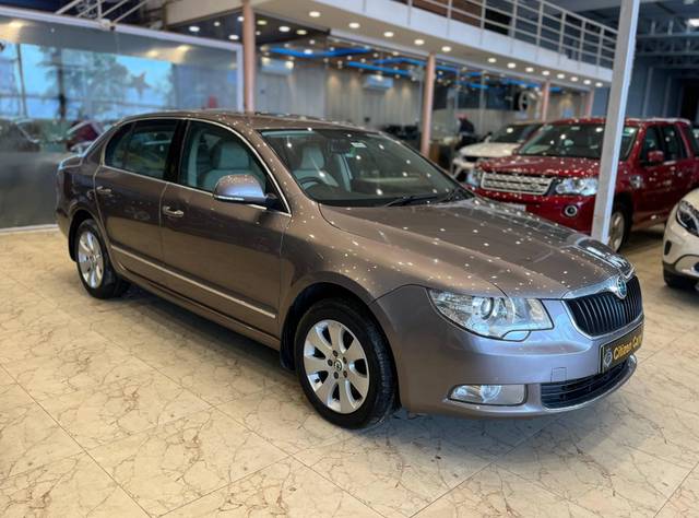 https://images10.gaadi.com/usedcar_image/4551346/original/processed_511fe8d8715754d3eb527329e1e9dcd5.jpg?imwidth=6400