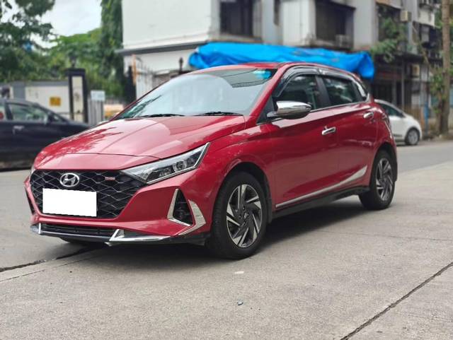 https://images10.gaadi.com/usedcar_image/4551348/original/processed_b066346f213d322e621c1facdc7e18c9.jpg?imwidth=6402
