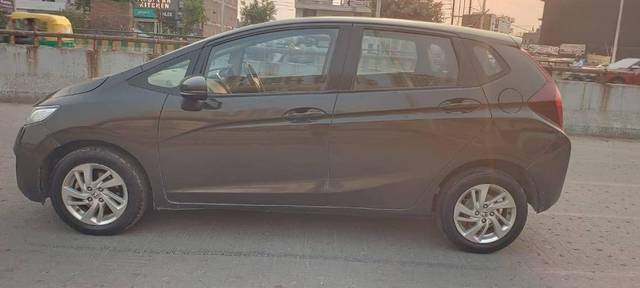 https://images10.gaadi.com/usedcar_image/4551351/original/processed_d063c9a1f793d32f6226703c91167019.jpg?imwidth=6402