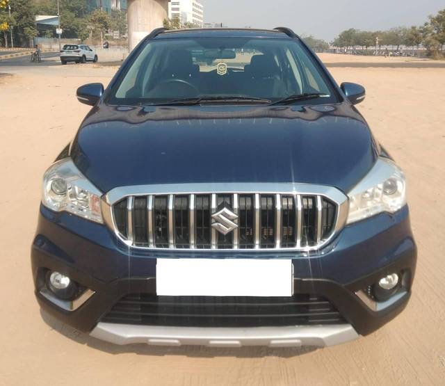 https://images10.gaadi.com/usedcar_image/4551358/original/processed_51fdd2d75ac56b3d266f61609b0565ff.jpg?imwidth=6402