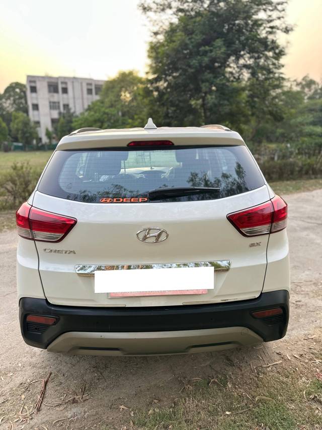 https://images10.gaadi.com/usedcar_image/4551378/original/processed_e01a8e097fb5b06f77cd583730a86577.jpg?imwidth=6402