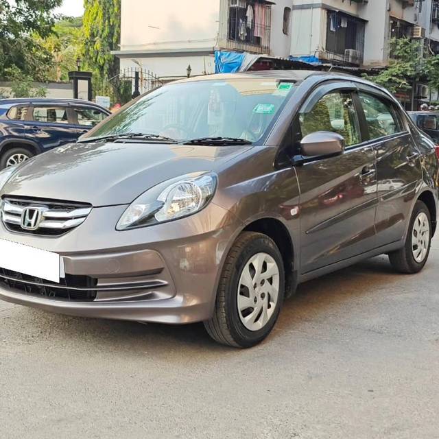 https://images10.gaadi.com/usedcar_image/4551380/original/processed_0a356c3d9d306faf353d052fe1a20a37.jpg?imwidth=6402