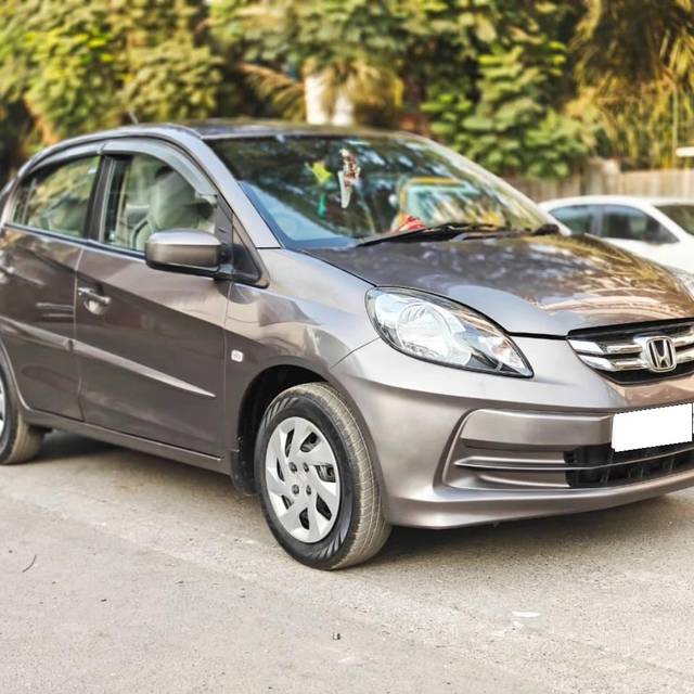 https://images10.gaadi.com/usedcar_image/4551380/original/processed_85737ed15028515ea598ec300c2ed60a.jpg?imwidth=6400