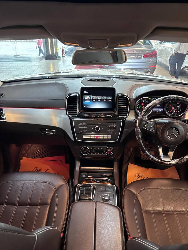 https://images10.gaadi.com/usedcar_image/4551391/original/e33fffe7a6bf86ebe4ba23e3272f8699.jpg?imwidth=6402