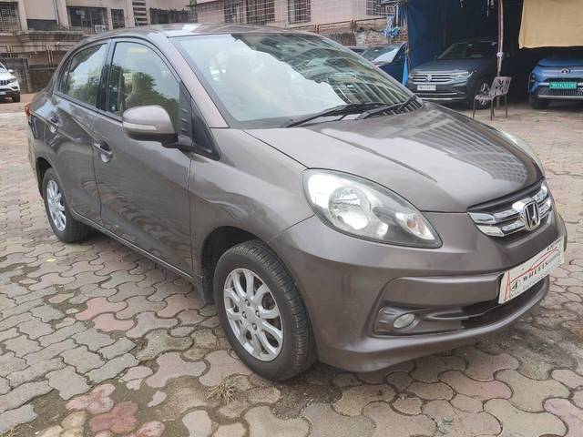 https://images10.gaadi.com/usedcar_image/4551402/original/processed_b2d05ffe0e95cf59651e85c0556c9fa7.jpeg?imwidth=6400