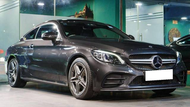 https://images10.gaadi.com/usedcar_image/4551407/original/processed_2da141acbcf9bd7733aa8b57664aabdd.jpeg?imwidth=6400