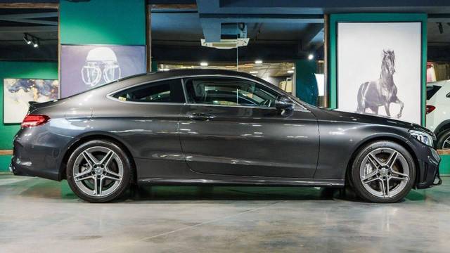 https://images10.gaadi.com/usedcar_image/4551407/original/processed_d30e35670affb0b86aebd7a642560b07.jpeg?imwidth=6401