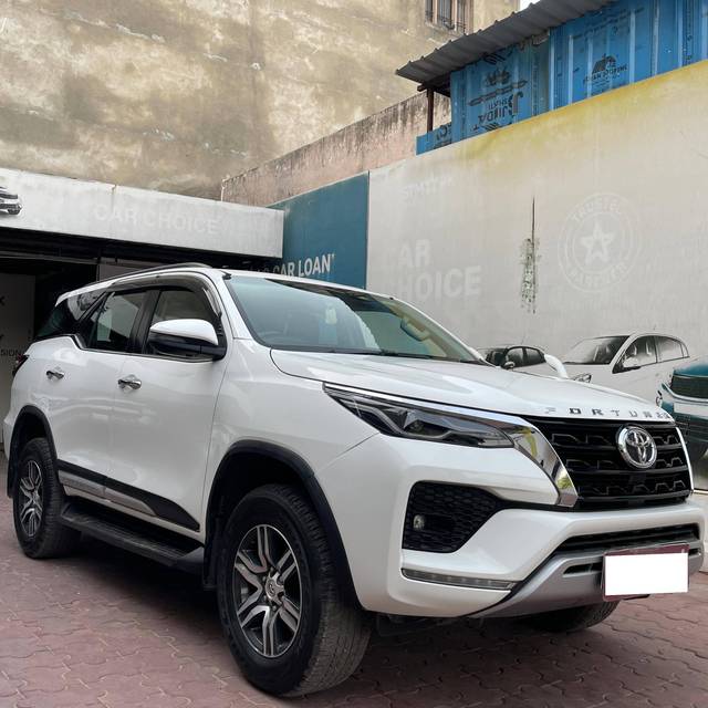 https://images10.gaadi.com/usedcar_image/4551423/original/processed_85e3240d4463b53ac49f5a06d0bd4492.jpg?imwidth=6400