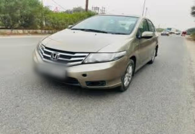 https://images10.gaadi.com/usedcar_image/4551432/original/89e9346a-2a48-40e2-85e1-d024d00d6127.?imwidth=6401