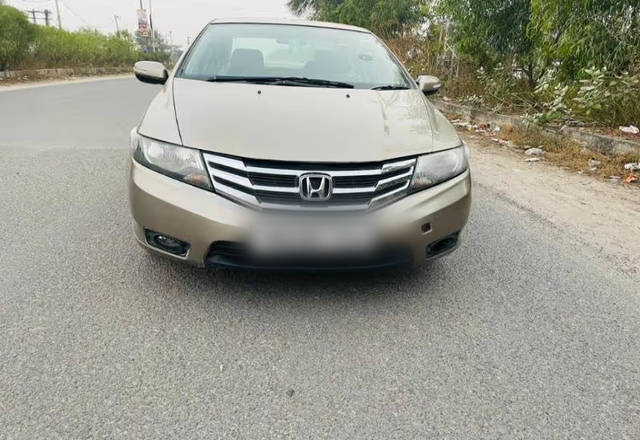 https://images10.gaadi.com/usedcar_image/4551432/original/a456257a-49d0-43a8-b8cf-e748045a04d9.?imwidth=6400
