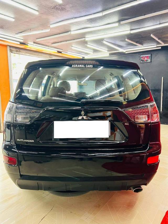 https://images10.gaadi.com/usedcar_image/4551433/original/processed_4190ac7ce41ed02e5c758114ae577dbc.jpeg?imwidth=6401