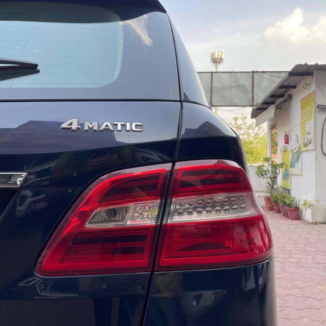 https://images10.gaadi.com/usedcar_image/4551436/original/processed_d9b7c860703412f384fc8d03df5d4fb7.jpg?imwidth=6402