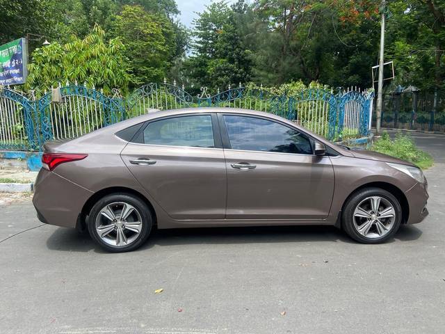 https://images10.gaadi.com/usedcar_image/4551496/original/processed_2ed5b48df02f3d46a008a57826079b39.jpg?imwidth=6402