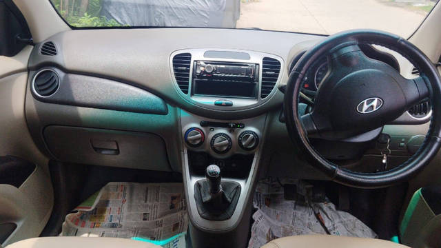 https://images10.gaadi.com/usedcar_image/4551508/original/d63e04fbede4808adcef8886aa97e9f8.png?imwidth=6402