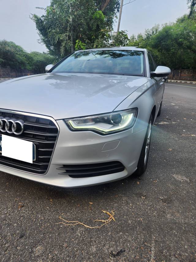 https://images10.gaadi.com/usedcar_image/4551511/original/processed_75c41f3135ed743b5787f9c9b486e9c2.jpeg?imwidth=6402