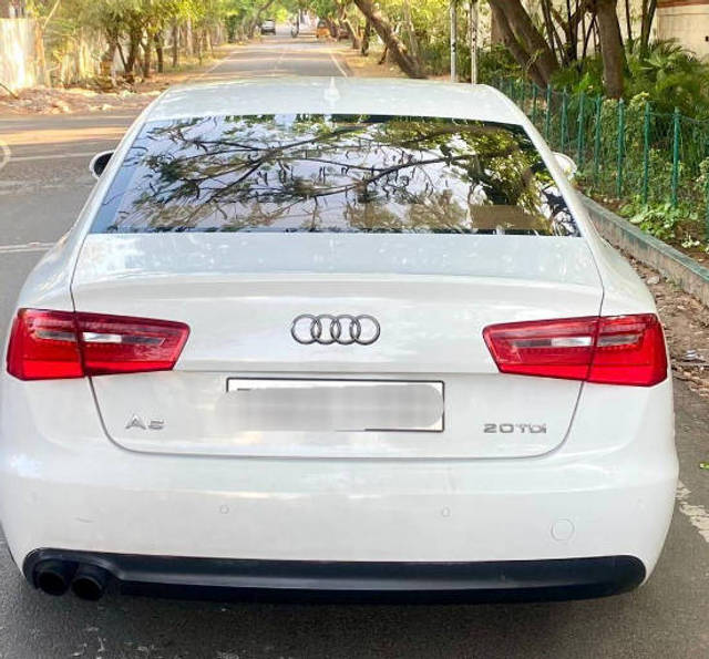 https://images10.gaadi.com/usedcar_image/4551516/original/processed_796af631818b019752a49bb3deef3580.png?imwidth=6402