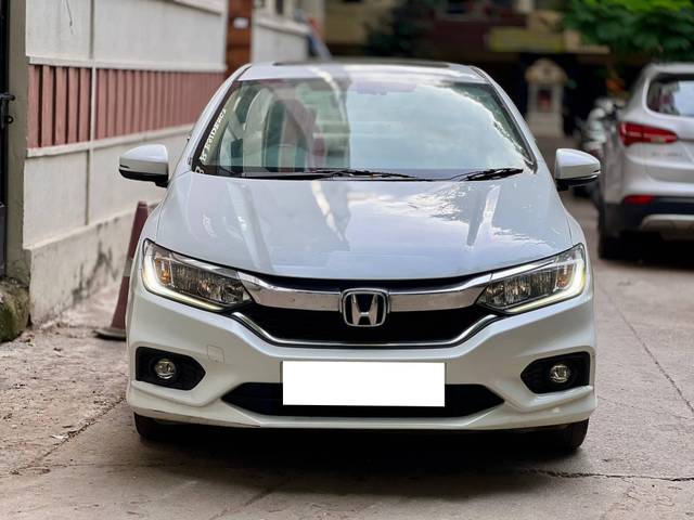 https://images10.gaadi.com/usedcar_image/4551526/original/processed_0d55e3f3-bd47-4af6-a74a-1abd71c12f27.jpg?imwidth=6400