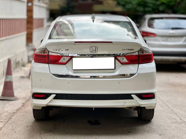 https://images10.gaadi.com/usedcar_image/4551526/original/processed_6b788f79-a9b5-46da-b409-84cd7607bf70.jpg?imwidth=6402