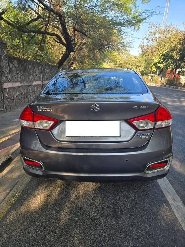 https://images10.gaadi.com/usedcar_image/4551542/original/processed_77a45209f4b64a74bddbf7d42480d497.jpeg?imwidth=6402