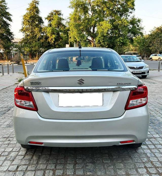 https://images10.gaadi.com/usedcar_image/4551546/original/processed_6e17a1bf61bafb9e355e9ab2befbe692.jpg?imwidth=6402