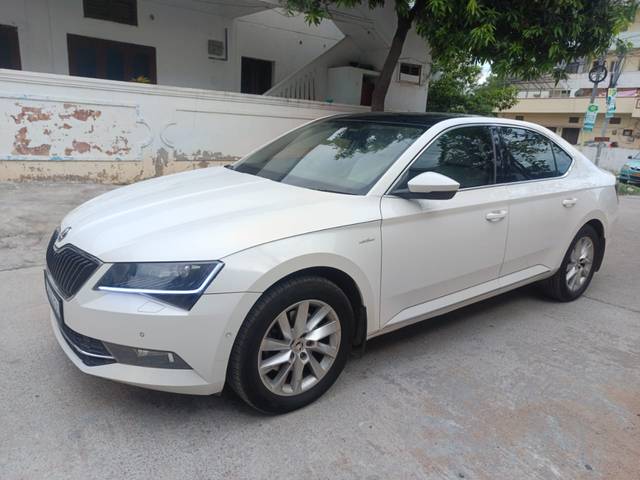 https://images10.gaadi.com/usedcar_image/4551548/original/d491c3cbbe25c9b6e229abe20ca540fe.jpg?imwidth=6400