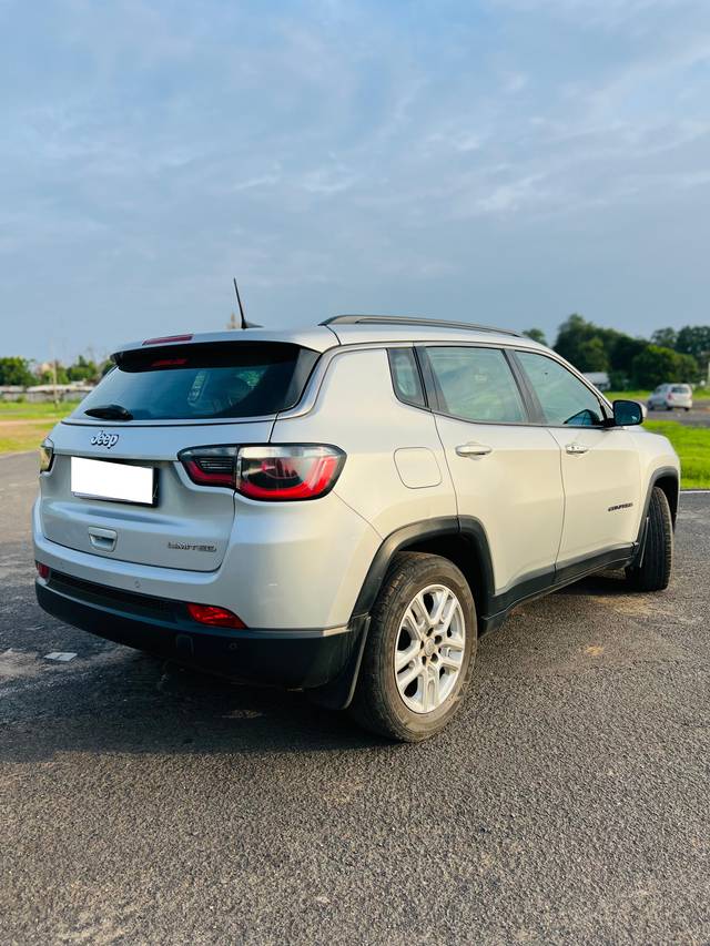 https://images10.gaadi.com/usedcar_image/4551558/original/processed_844cc589d8701b16e40e34154a0d0d88.jpeg?imwidth=6402