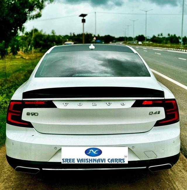 https://images10.gaadi.com/usedcar_image/4551562/original/processed_82033155ceaa1fb00d182fdfc15270f4.jpg?imwidth=6402