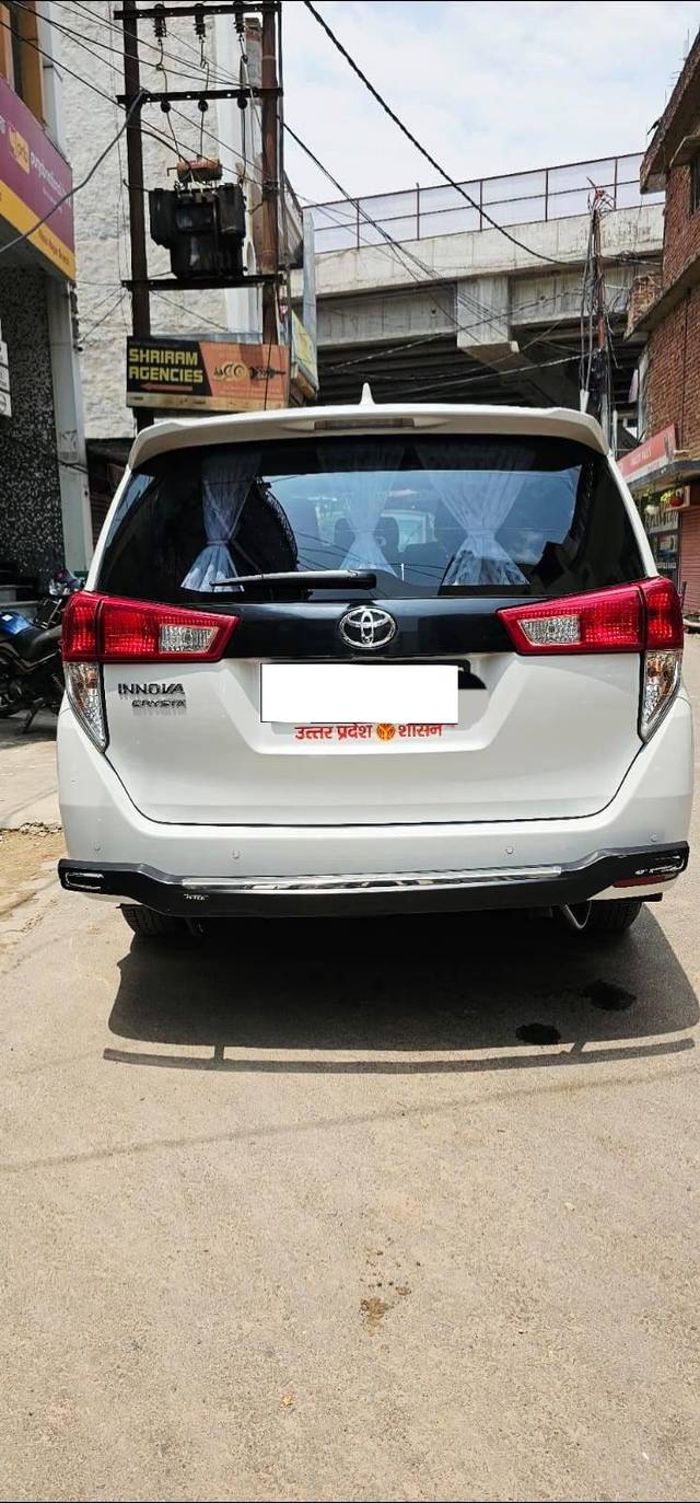 https://images10.gaadi.com/usedcar_image/4551580/original/processed_49fd66167fa9a44a1a11c80fdaeb5012.jpg?imwidth=6402