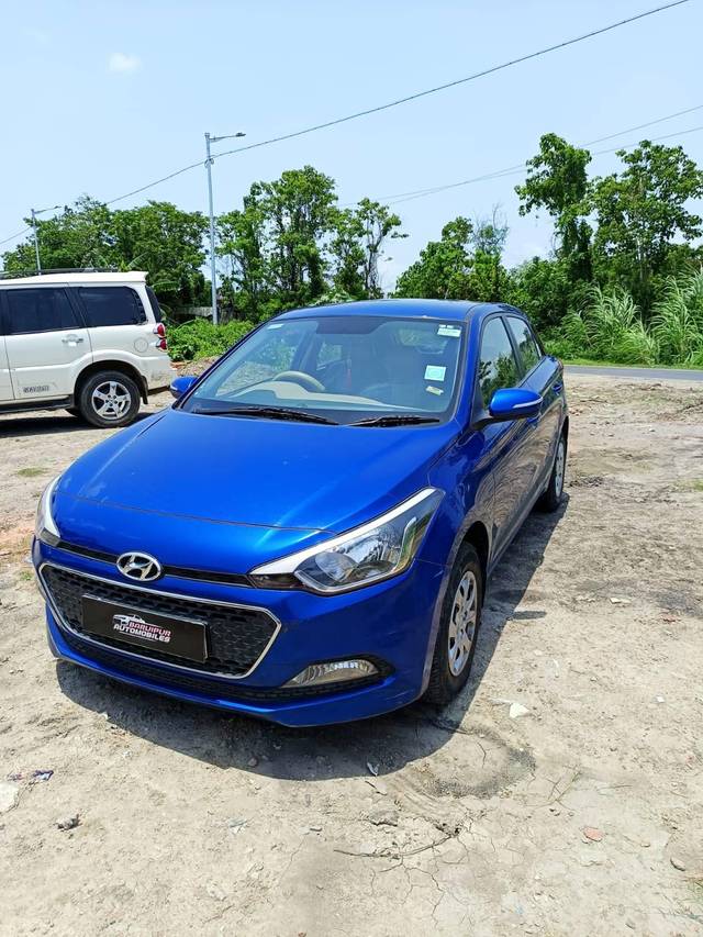 https://images10.gaadi.com/usedcar_image/4551589/original/processed_09a717376a4160f51847301dc3677406.jpg?imwidth=6402
