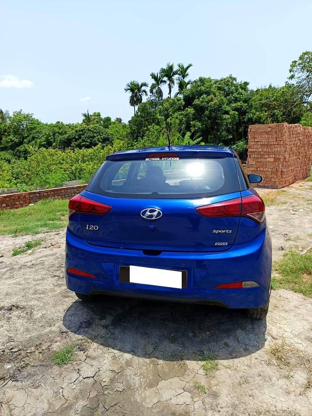 https://images10.gaadi.com/usedcar_image/4551589/original/processed_c197b0a4e4fd581250724d55503c7f5a.jpg?imwidth=6401