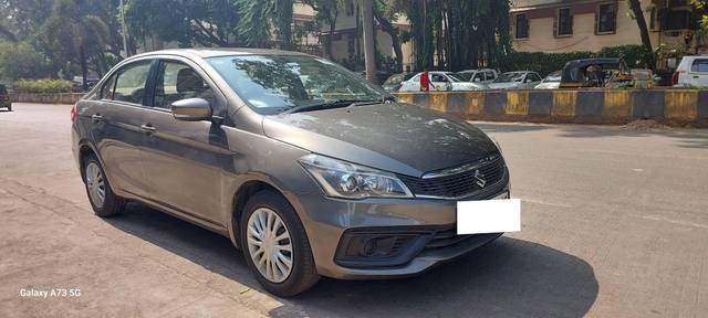 https://images10.gaadi.com/usedcar_image/4551643/original/processed_5c9e56356a22d2aa68e54139d55b811c.jpg?imwidth=6400