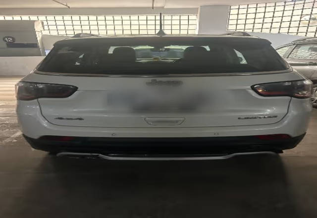 https://images10.gaadi.com/usedcar_image/4551650/original/c2a2d27b-aa79-4686-ad44-248858118ff7.?imwidth=6401