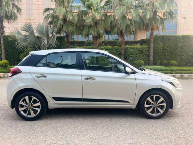 https://images10.gaadi.com/usedcar_image/4551653/original/82de95c8c89d38012e11e4e7d095fb5a.jpg?imwidth=6401