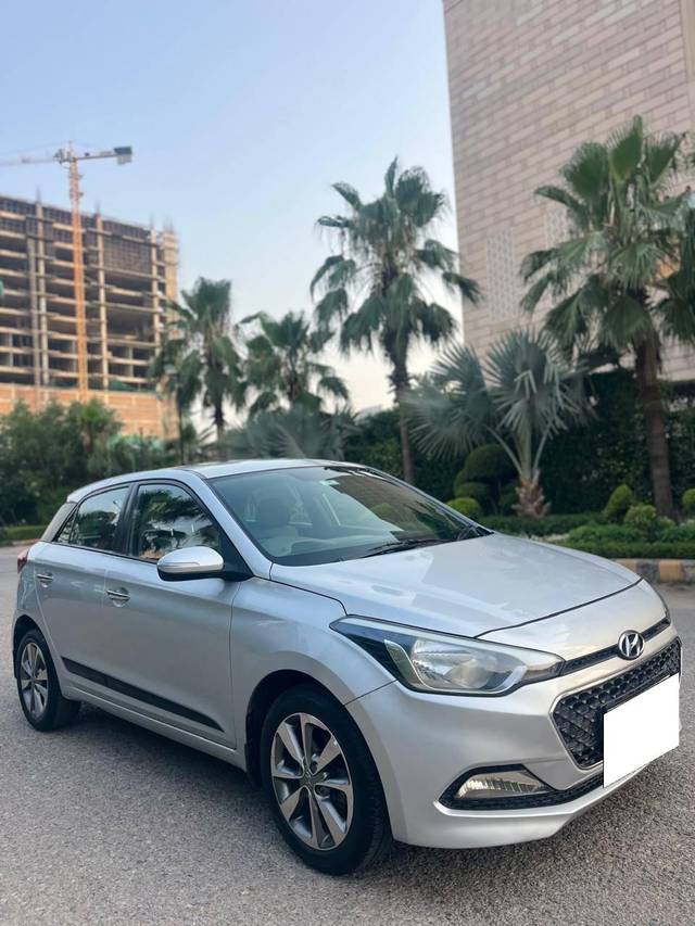 https://images10.gaadi.com/usedcar_image/4551653/original/processed_5f37decc5a02d75cbed66480ad59abe4.jpg?imwidth=6400