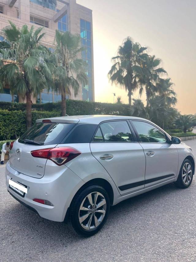 https://images10.gaadi.com/usedcar_image/4551653/original/processed_6d93eec7699728a78ce4bfe1ae40c6a1.jpg?imwidth=6402