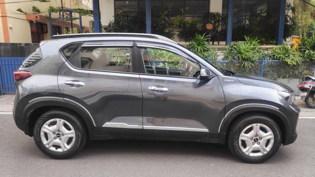 https://images10.gaadi.com/usedcar_image/4551657/original/processed_69fb9ca7ad6376a933277a870b9420e7.jpg?imwidth=6401