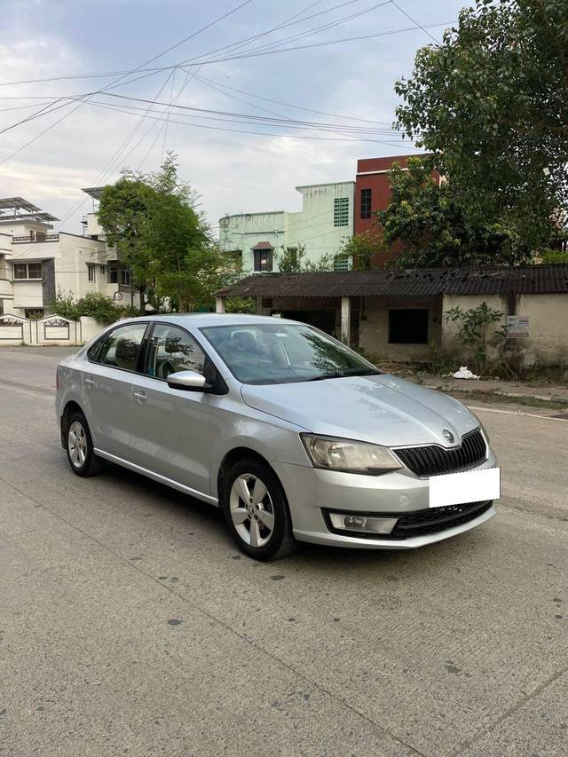 https://images10.gaadi.com/usedcar_image/4551672/original/processed_1dfbe7a035bec8b4be46671dc4f40f59.jpg?imwidth=6400