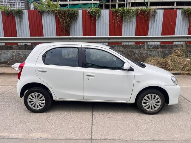 https://images10.gaadi.com/usedcar_image/4551673/original/55ce60ccd5771275adc801384dc338d8.jpg?imwidth=6401
