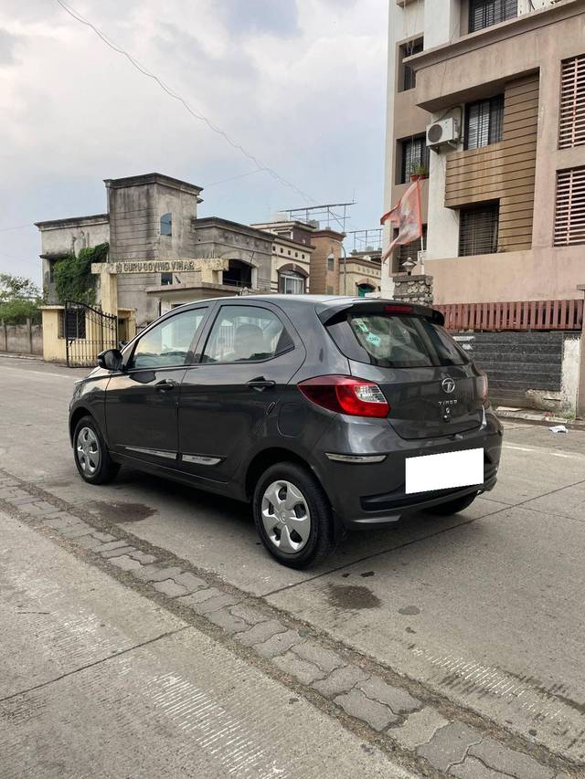 https://images10.gaadi.com/usedcar_image/4551674/original/processed_a3210c02a91667ffd9e1f6c09210ff65.jpg?imwidth=6402