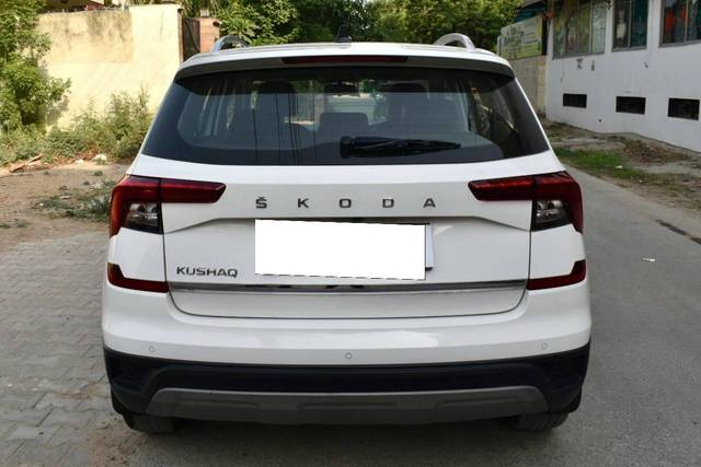 https://images10.gaadi.com/usedcar_image/4551678/original/processed_c4fab4d2af79af00864822a3056c985d.jpg?imwidth=6402