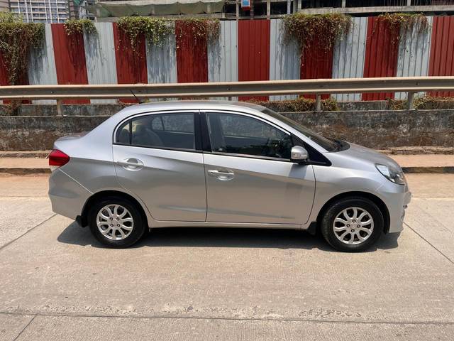 https://images10.gaadi.com/usedcar_image/4551685/original/e38fbb8782dcef77c20afb7aa9a6ee46.jpg?imwidth=6401