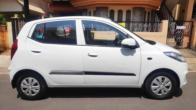 https://images10.gaadi.com/usedcar_image/4551694/original/processed_5878963218e0c5c55affcf4e9443a08f.jpg?imwidth=6401