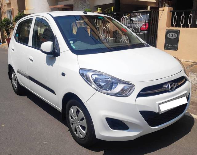 https://images10.gaadi.com/usedcar_image/4551694/original/processed_75dbf8b6c2bb0aaa54b969448878761d.jpg?imwidth=6400