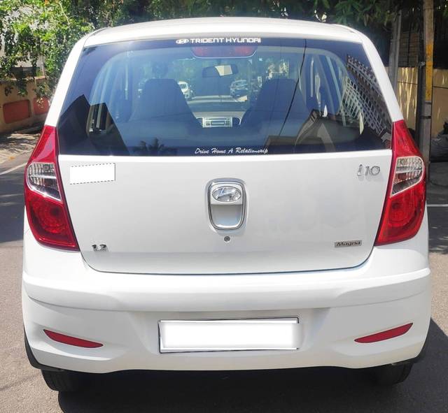 https://images10.gaadi.com/usedcar_image/4551694/original/processed_8e9db5f6e097cf82aa167497c60cc201.jpg?imwidth=6402