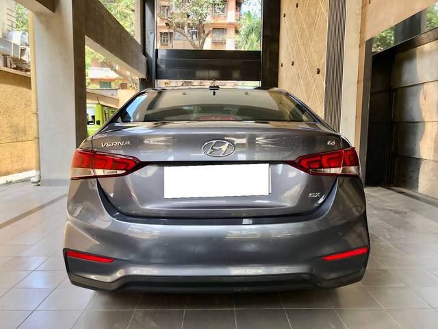 https://images10.gaadi.com/usedcar_image/4551704/original/processed_93b3c914ba2e322e112ae2c24ed035b3.jpg?imwidth=6402