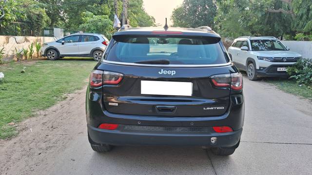 https://images10.gaadi.com/usedcar_image/4551705/original/processed_c7c7d4cc76024427b331ae5547cb7380.jpg?imwidth=6402