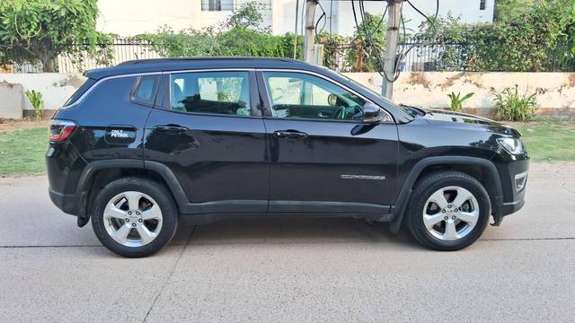 https://images10.gaadi.com/usedcar_image/4551705/original/processed_cab46572ffc943aaa2d06ffe64496182.jpg?imwidth=6401