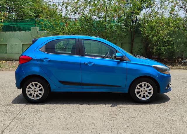 https://images10.gaadi.com/usedcar_image/4551712/original/d95519ee9b56f8358ac64f7261acadb7.jpg?imwidth=6401