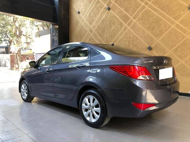 https://images10.gaadi.com/usedcar_image/4551714/original/processed_b15c9eb9c637a1fc04c3c14fccb594fb.jpg?imwidth=6402