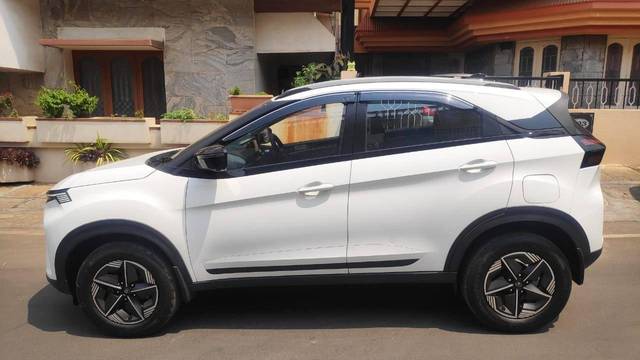 https://images10.gaadi.com/usedcar_image/4551715/original/processed_355da3441c32db5a1a8111d2bd713ac4.jpg?imwidth=6402